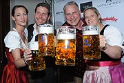 Evelyn und Philip Greffenius und Christian Schottenhamel mit Frau Johanna(Foto: Ingrid Grossmann)